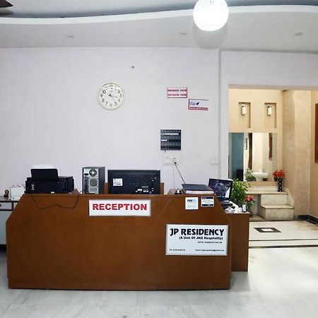 J P Residency Hotell Greater Noida Exteriör bild