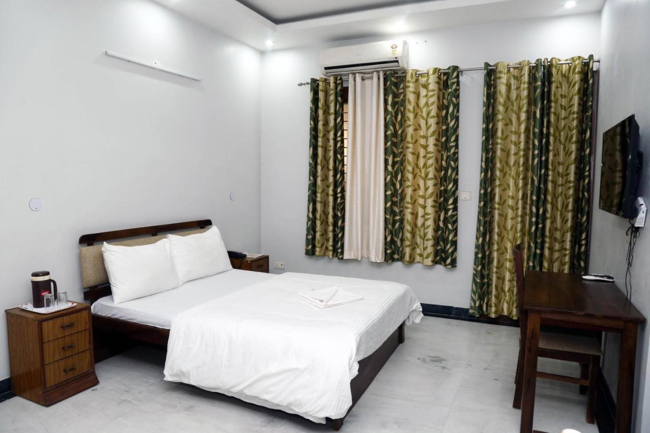 J P Residency Hotell Greater Noida Exteriör bild