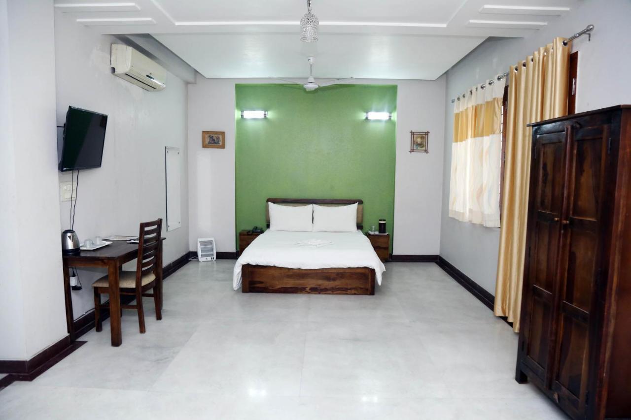 J P Residency Hotell Greater Noida Exteriör bild